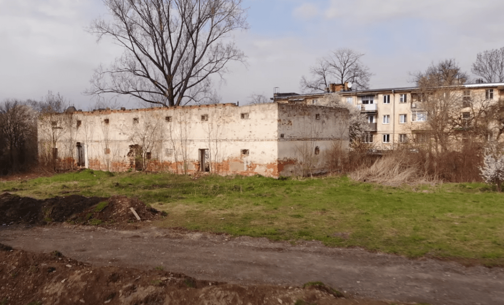 У Дрогобичі занепадає історична будівля житниці, аналогів якій в Україні немає (ВІДЕО) - 