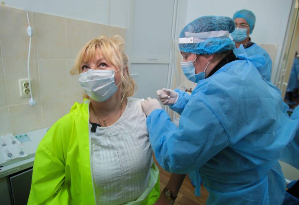 У Києві посилили контроль за використанням COVID-вакцин - 