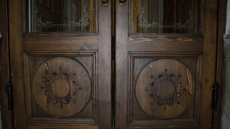 У Львові відреставрували старовинні двері-віяло (ФОТО) - 