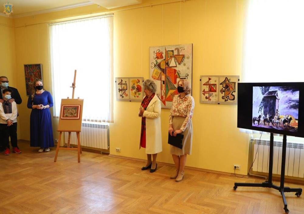 У Винниках відкрили виставку живопису львівського художника Володимира Патика - 